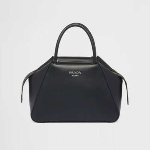 프라다 스몰 브러시드 가죽 핸드백 블랙 1BA366