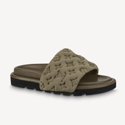 루이비통 풀 필로우 컴포트 뮬 카키 1AA1E8 (방탄소년단 진 착용)