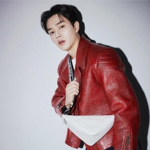 프라다 사파이노 가죽 트라이앵글 백 화이트 (송강,이재욱 외 착용)