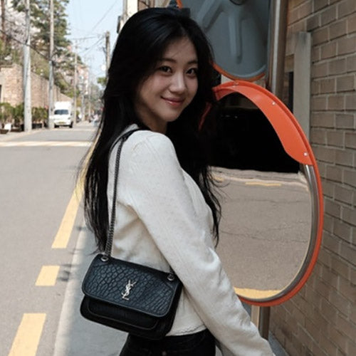 세인트로랑 그레인 램스킨 니키 미니백 블랙/은장 (홍화연,신시아,김나영,차정원,김도연 착용)