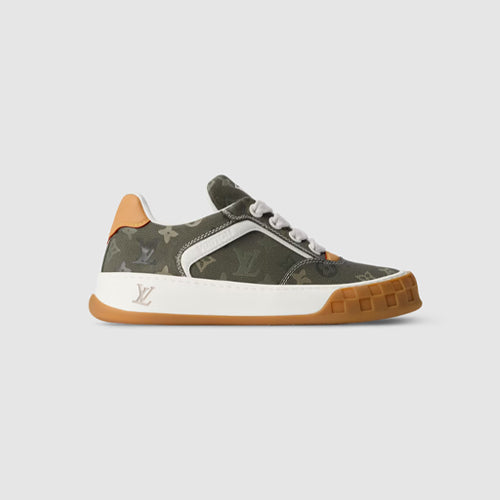 루이비통 모노그램 LV 틸티드 스니커즈 그린 1AJAM7