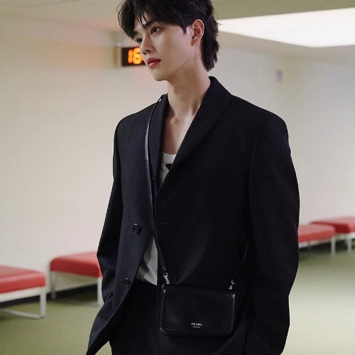 프라다 브러시드 가죽 미니 숄더백 블랙 2VD061 (송강 착용)