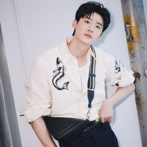 프라다 사파이노 가죽 트라이앵글 백 블랙 (이종석,이동욱 외 착용)