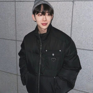 프라다 리나일론 크롭 다운 재킷 블랙 SGC584 (조권 착용)