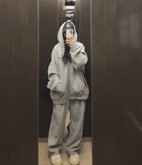 슈프림 x 나이키 집업 후드 스웨트셔츠 2컬러 - 25SS 정품·착용 참고 이미지
