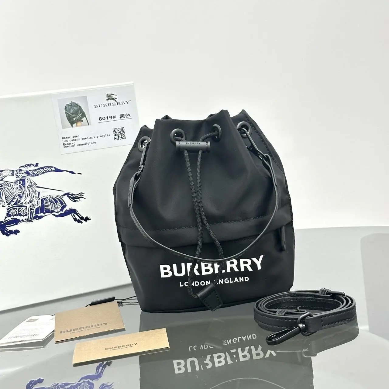 버버리 포이베 파우치 블랙 8032188 판매 제품 상세