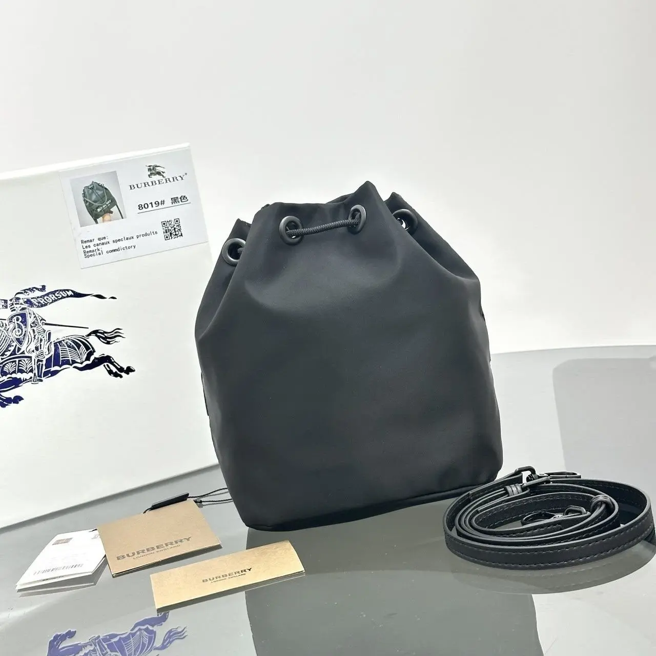버버리 포이베 파우치 블랙 8032188 판매 제품 상세