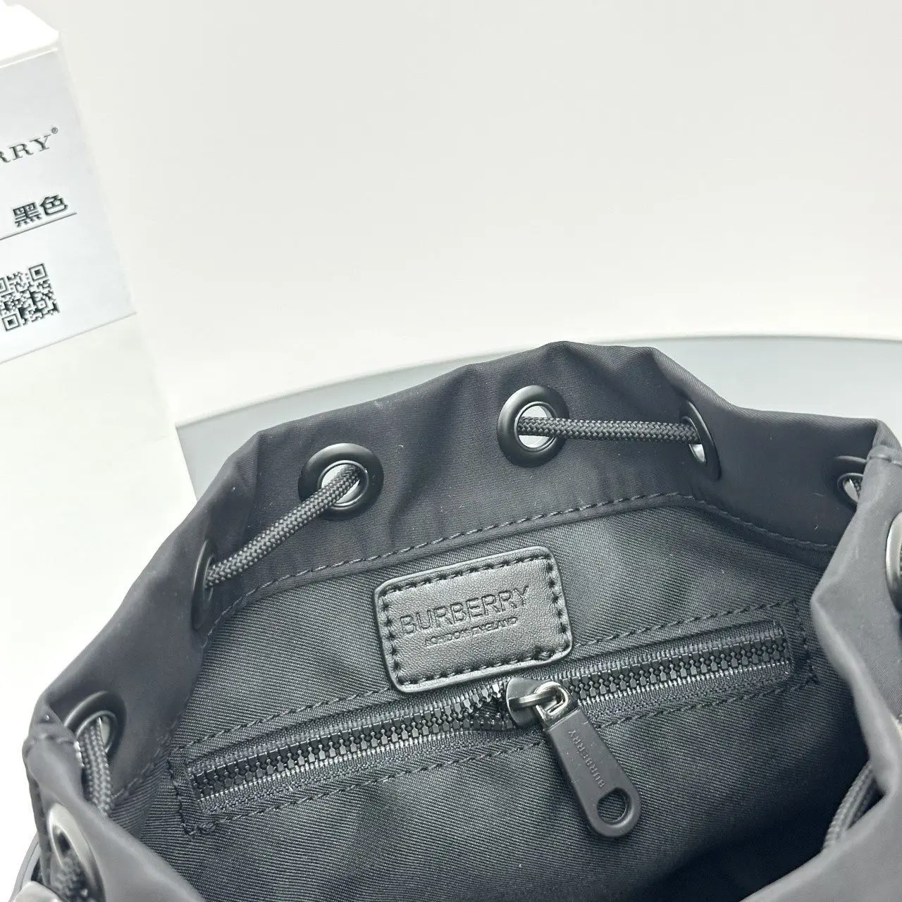 버버리 포이베 파우치 블랙 8032188 판매 제품 상세