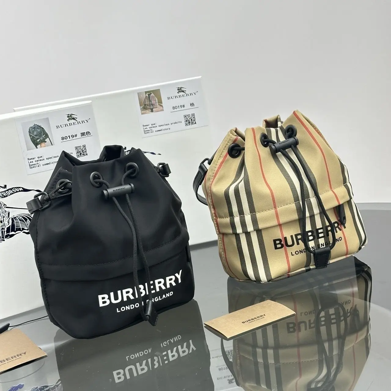 버버리 포이베 파우치 블랙 8032188 판매 제품 상세