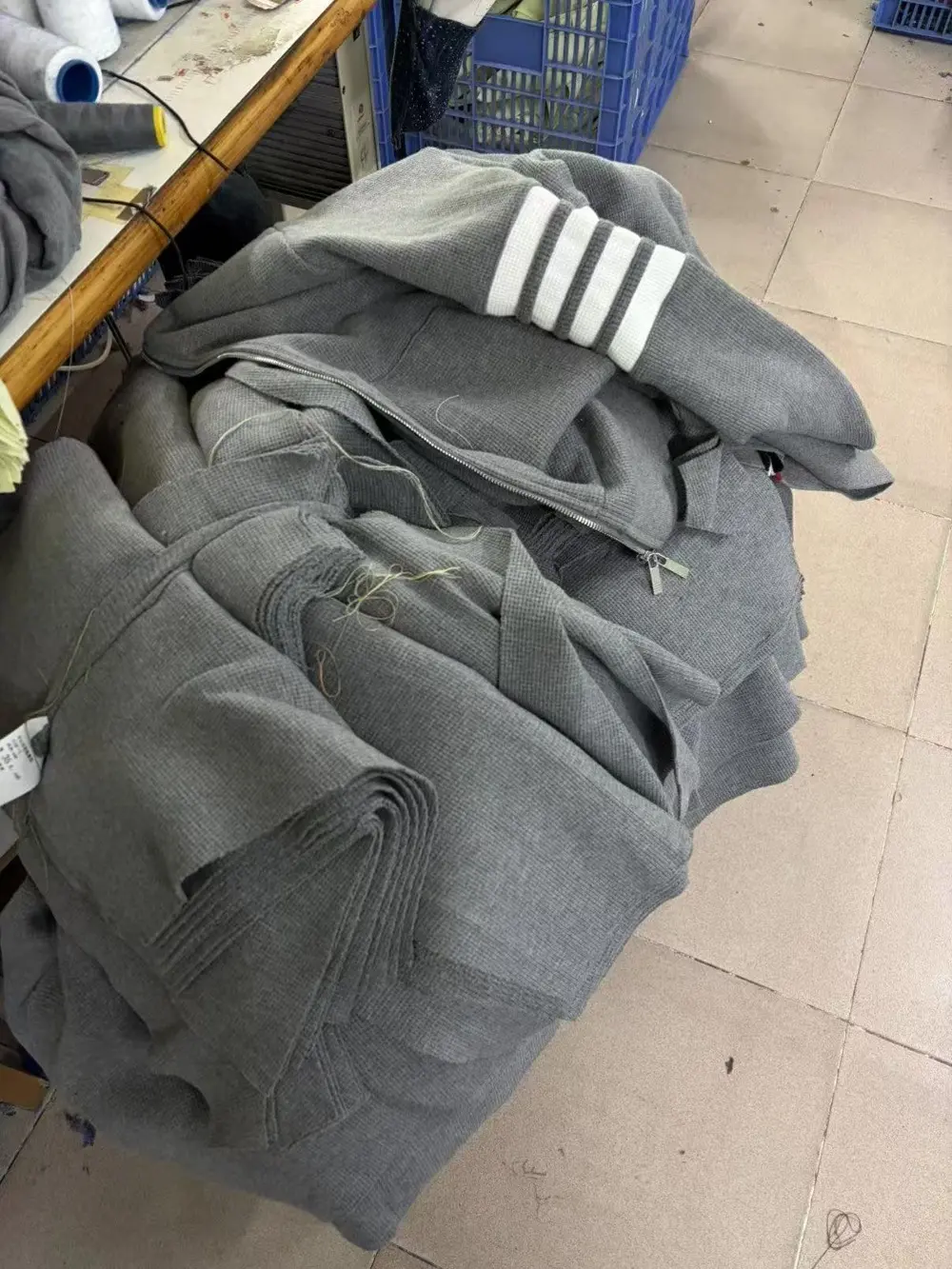 톰브라운 래글런 슬리브 사선 후드 판매 제품 실사