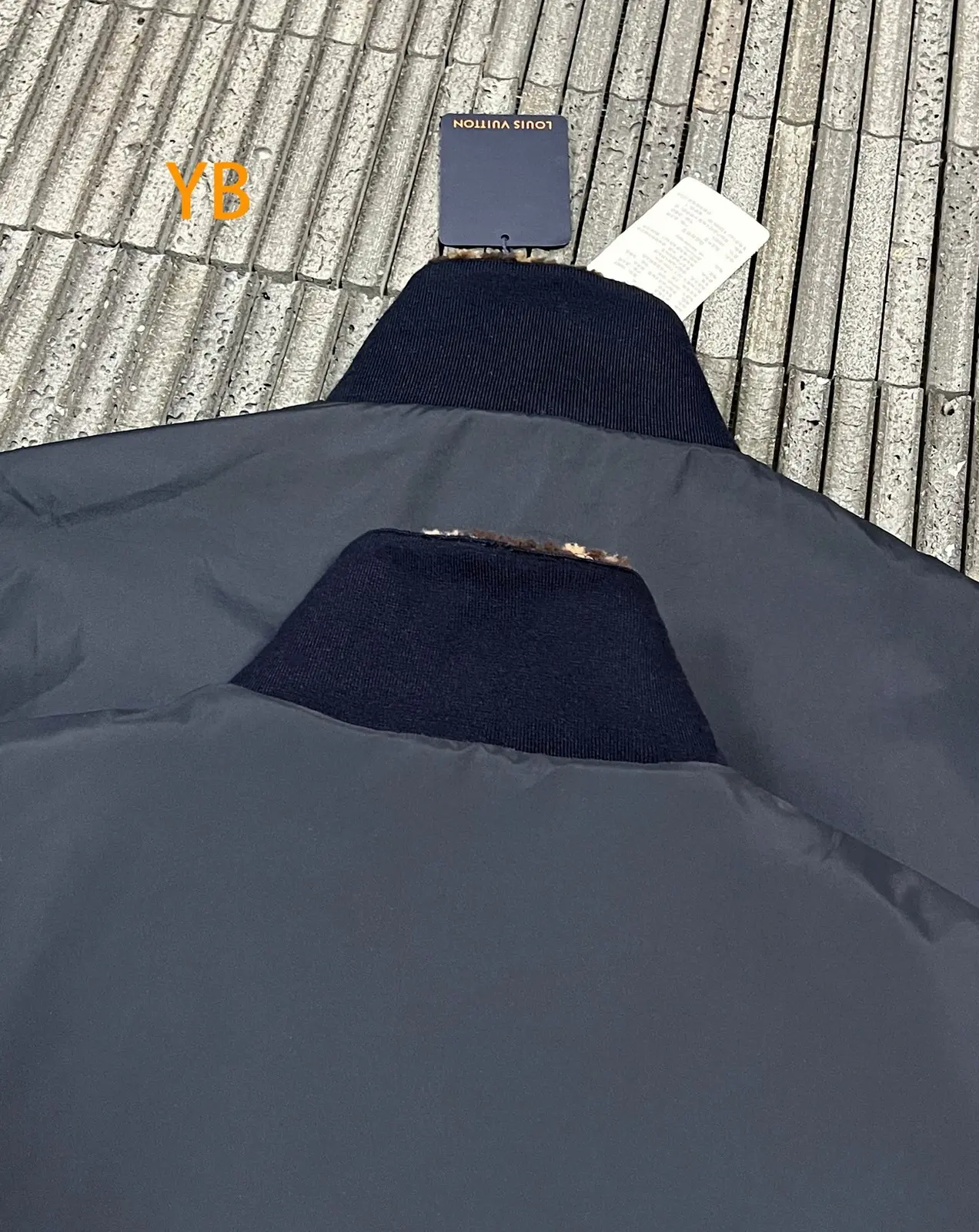 루이비통 모노그램 리버서블 플리스 블루종 1AKM2R 판매 제품 실사