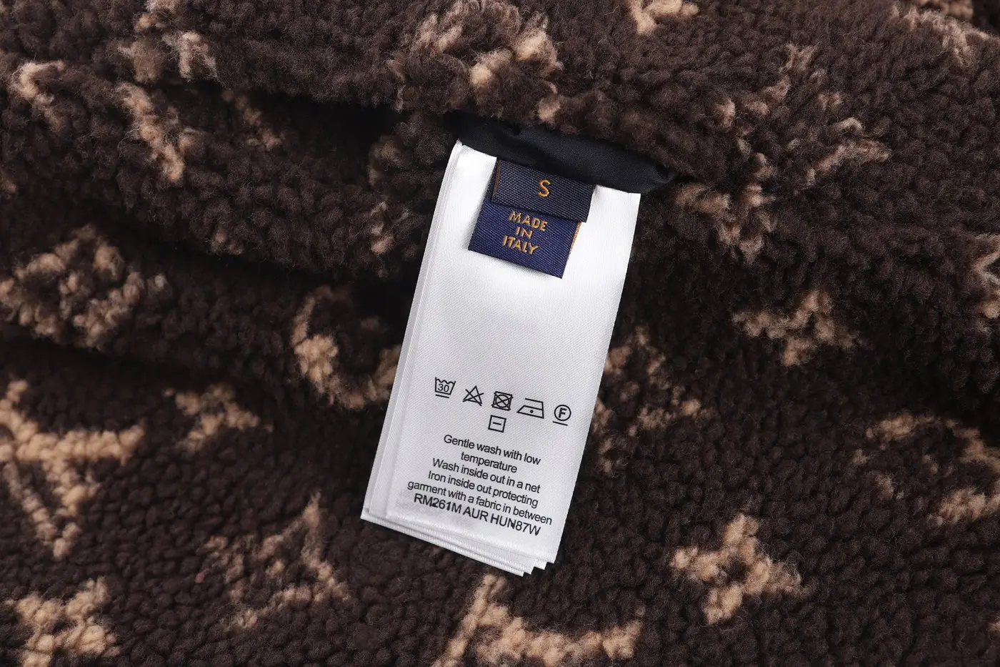 루이비통 모노그램 리버서블 플리스 블루종 1AKM2R 판매 제품 실사